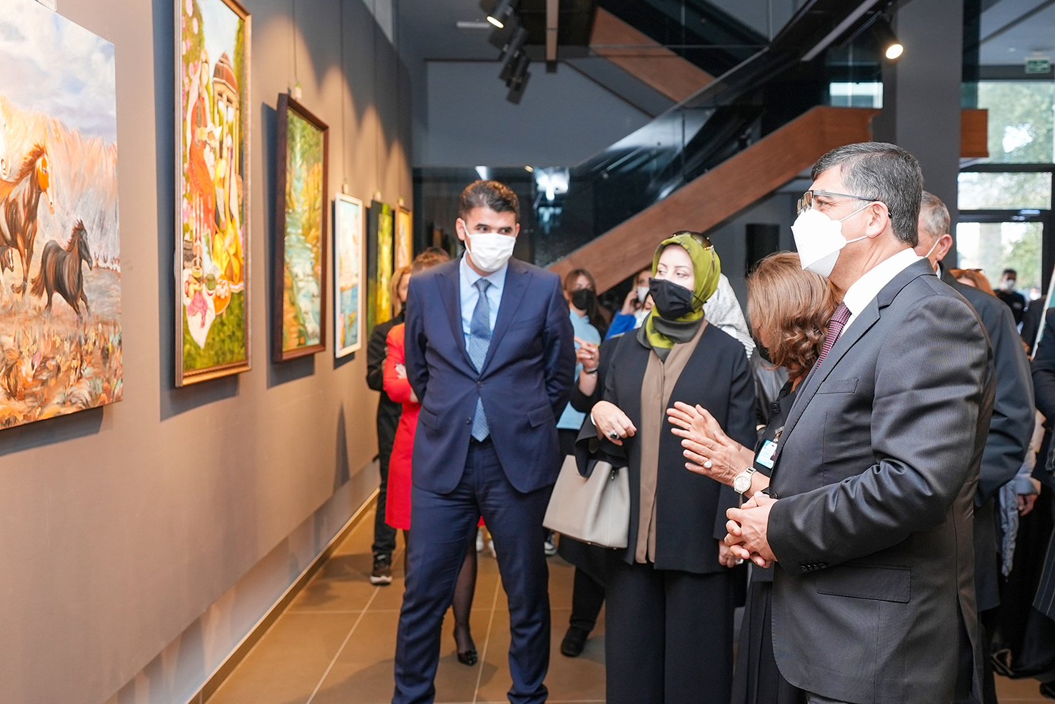 “Bir Kadın, Bir Renk” Resim Sergisi Açıldı