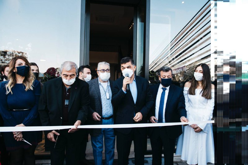 “La Parina Flowers” Mağazası Abdülkadir Konukoğlu’nun Katılımıyla Açıldı