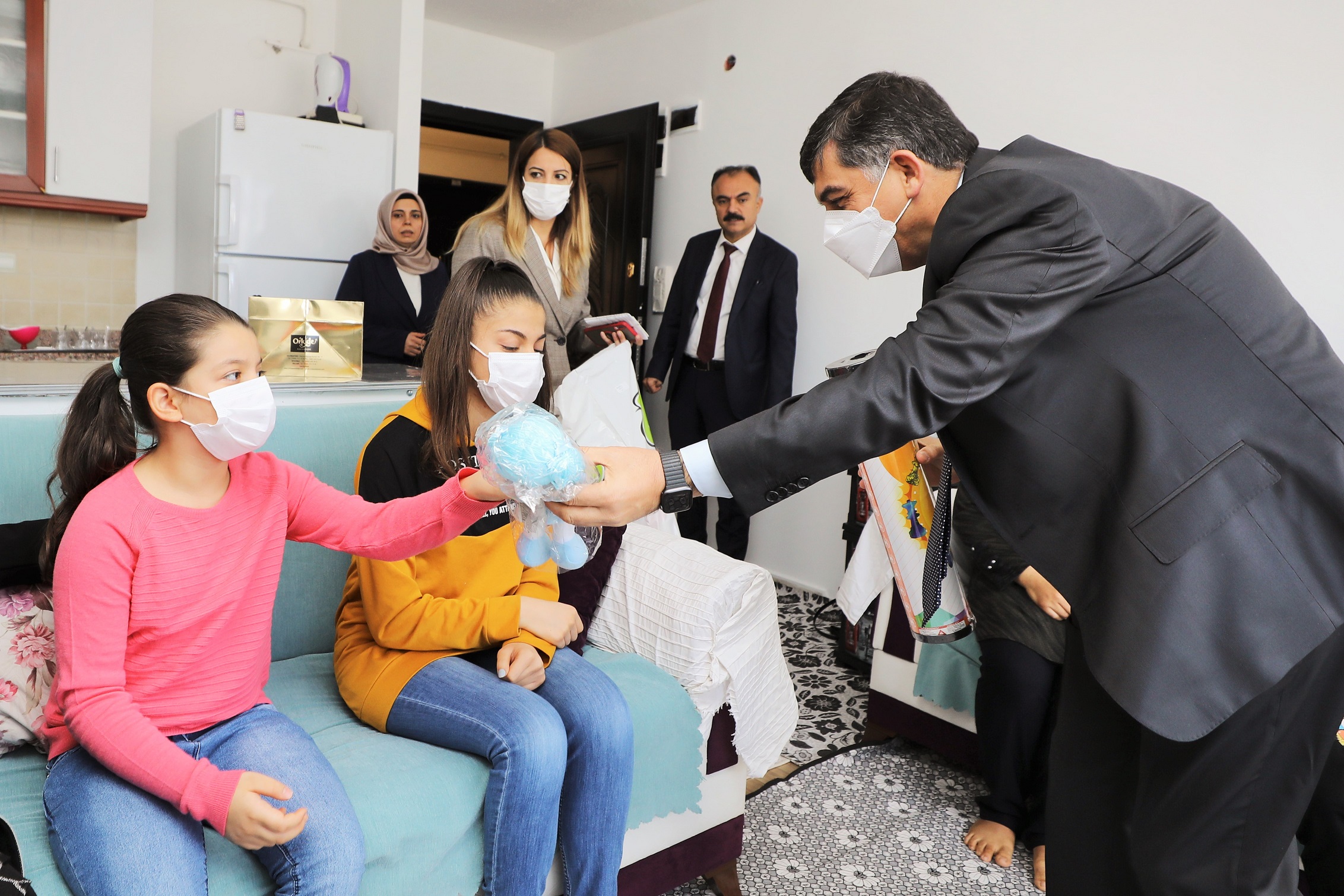 Başkan Fadıloğlu Çocukları Sevindirdi