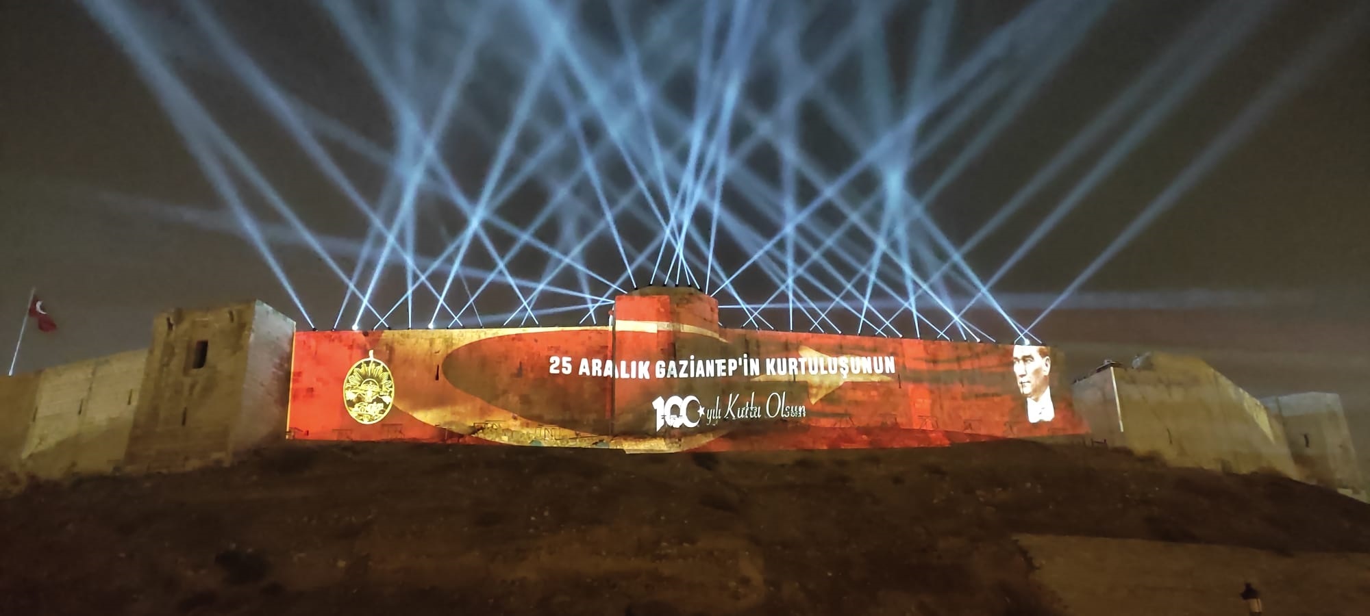 Büyükşehir Milli Mücadeleyi Işık Gösterisiyle Anlattı