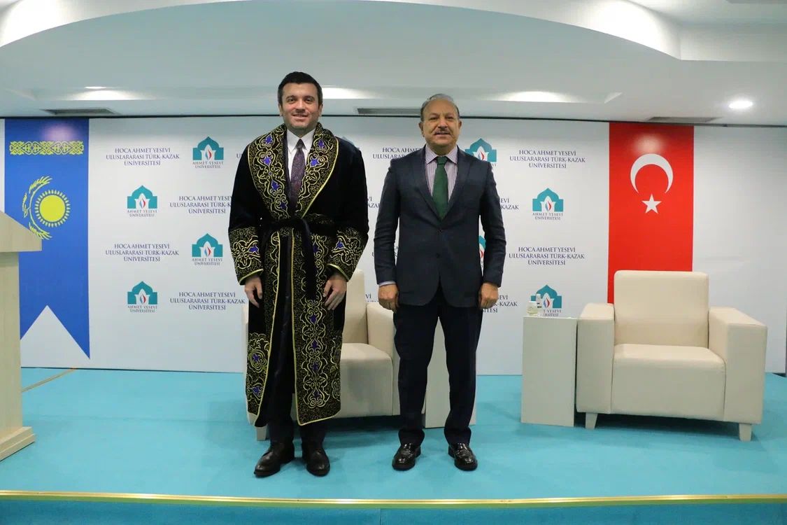 Prof.Şimşek’ten Bakan Yardımcısı Kıran’a “Çapan” Takdimi