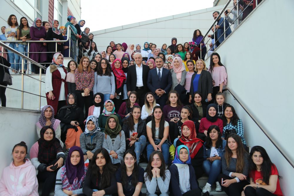 GİBTÜ Rektörü Hatipoğlu “2021 Yılının En Güvenilir İsmi”