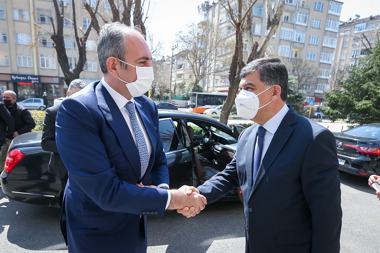 Abdülhamit Gül başkan Fadıloğlu’nu makamında ziyaret etti