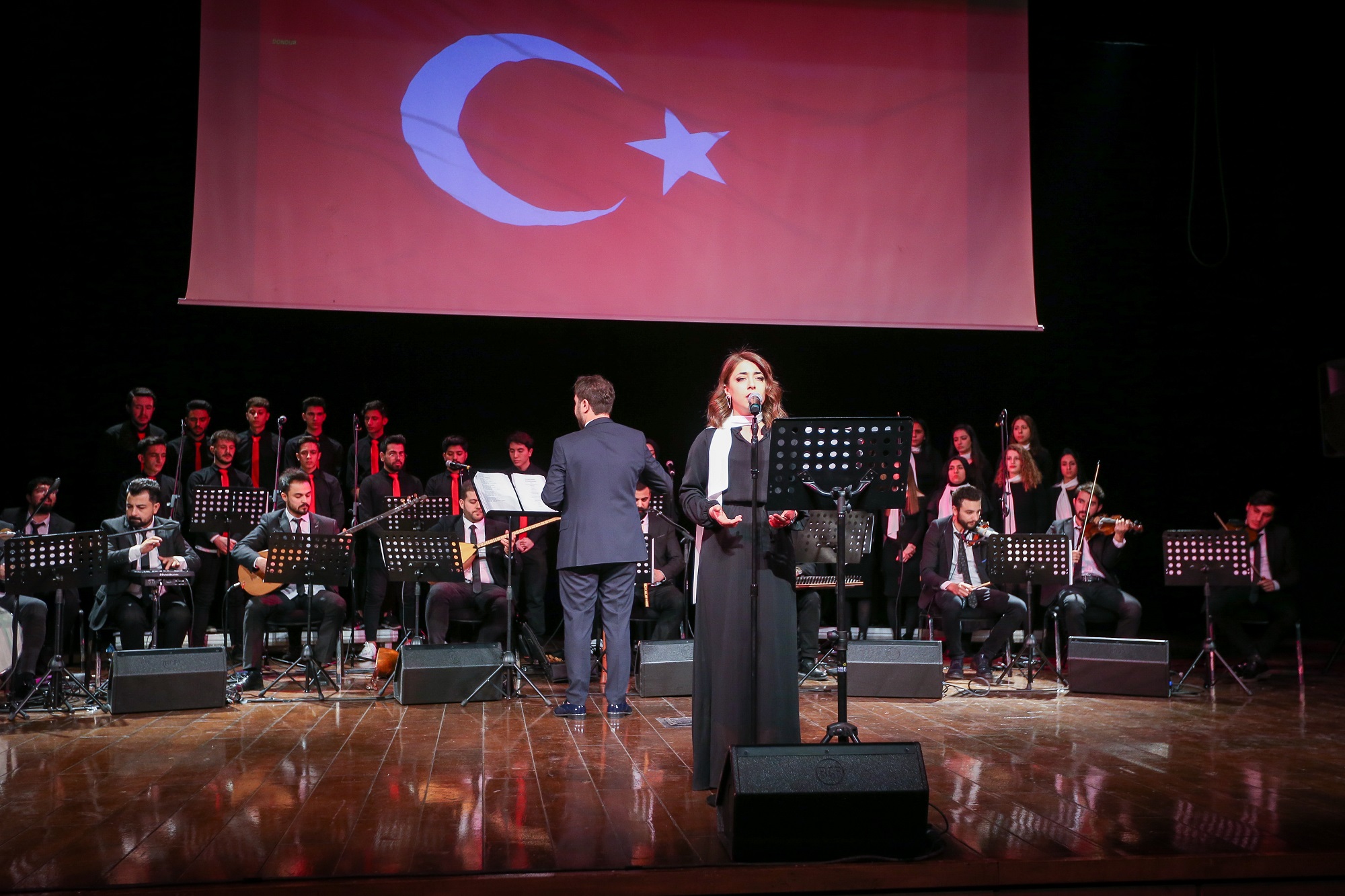 Büyükşehir korosu Çanakkale Şehitlerini andı