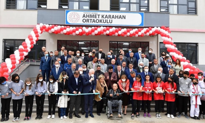 Eski Bakan Ahmet Karahan’ın Katılımıyla Adını Taşıyan Okul Açıldı