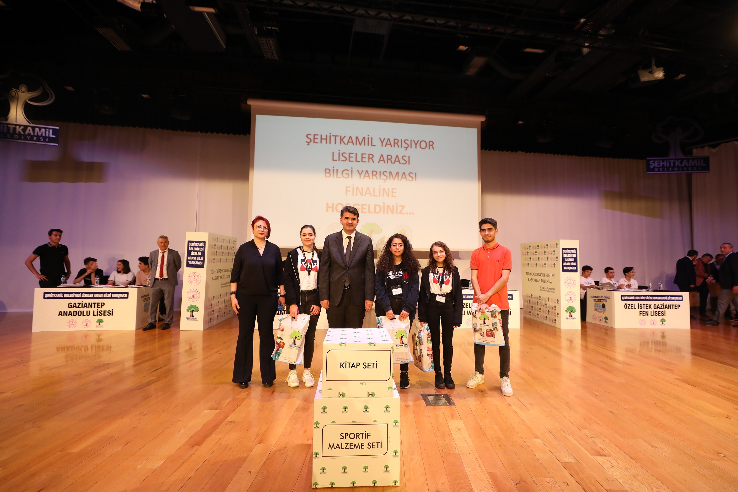 “Şehitkamil Yarışıyor” Liseler arası bilgi yarışmasında kıyasıya yarış!