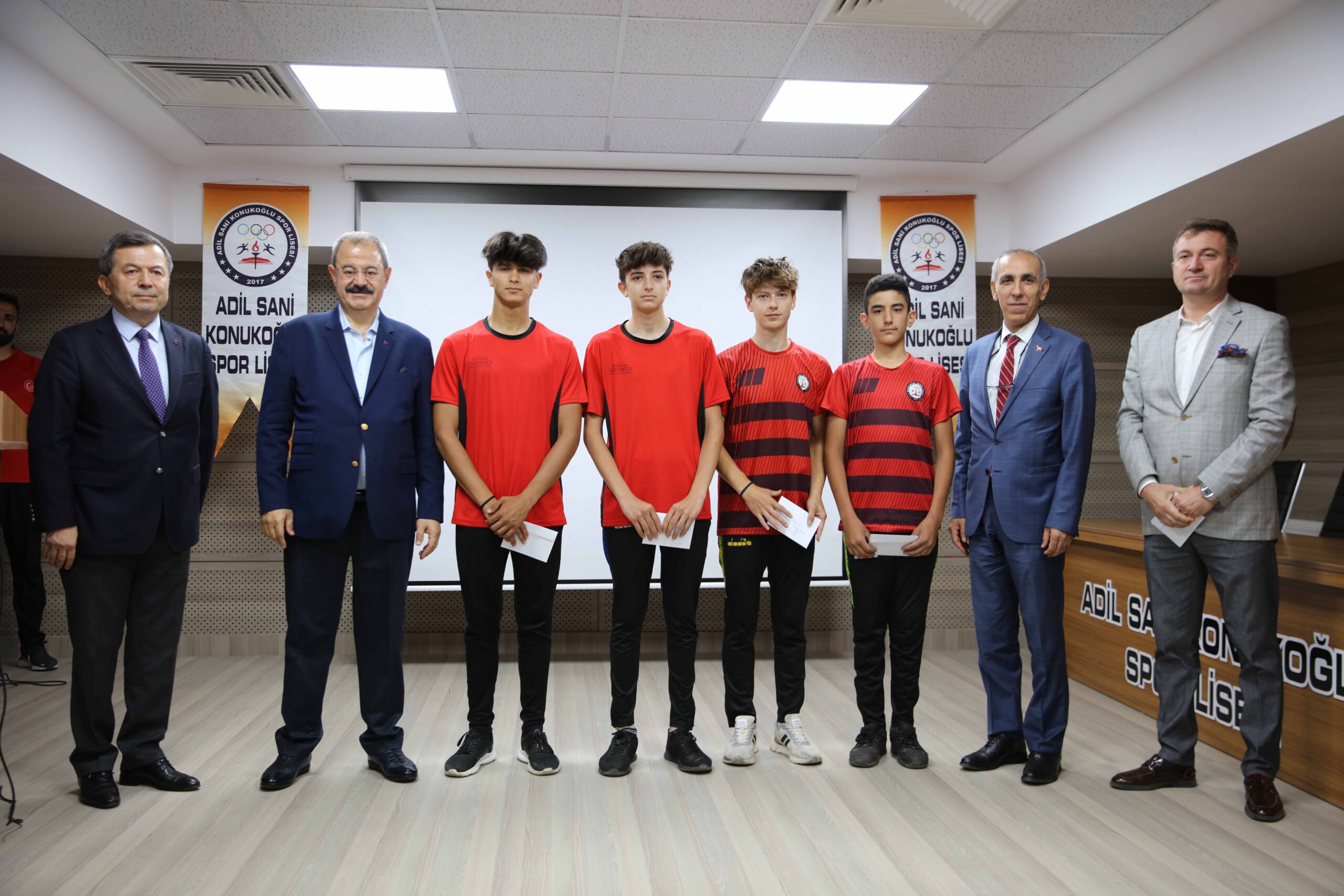 Adil Sani Konukoğlu: “Gazi şehrimizin sesini dünyaya duyuracağımıza inancım tam”