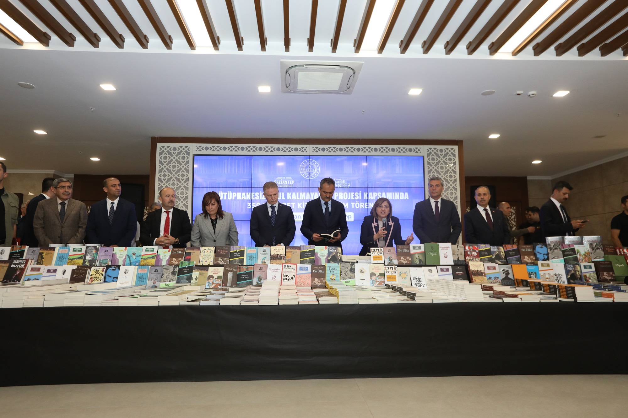 Gaziantep Büyükşehir’den okul kütüphanelerine 350 Bin kitap desteği