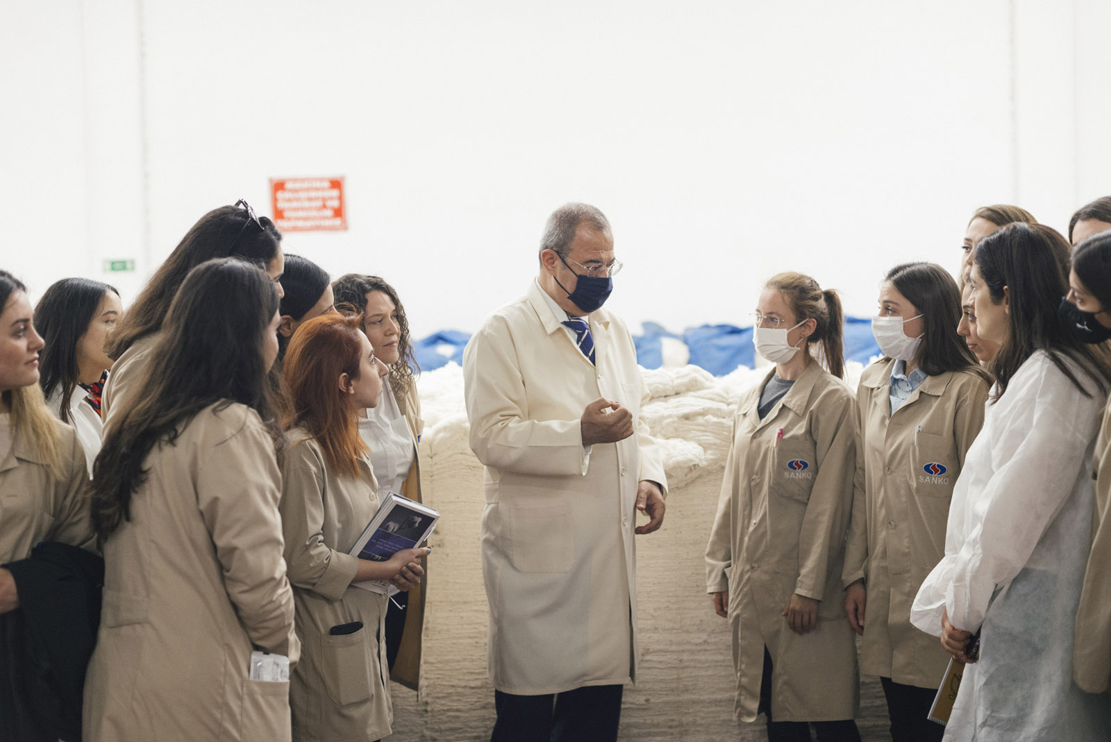 SANKO HOLDİNG’İN KADIN MÜHENDİSLERİ  SANKO HOLDİNG YÖNETİM KURULU BAŞKANI ADİL SANİ KONUKOĞLU İLE BİR ARAYA GELDİ