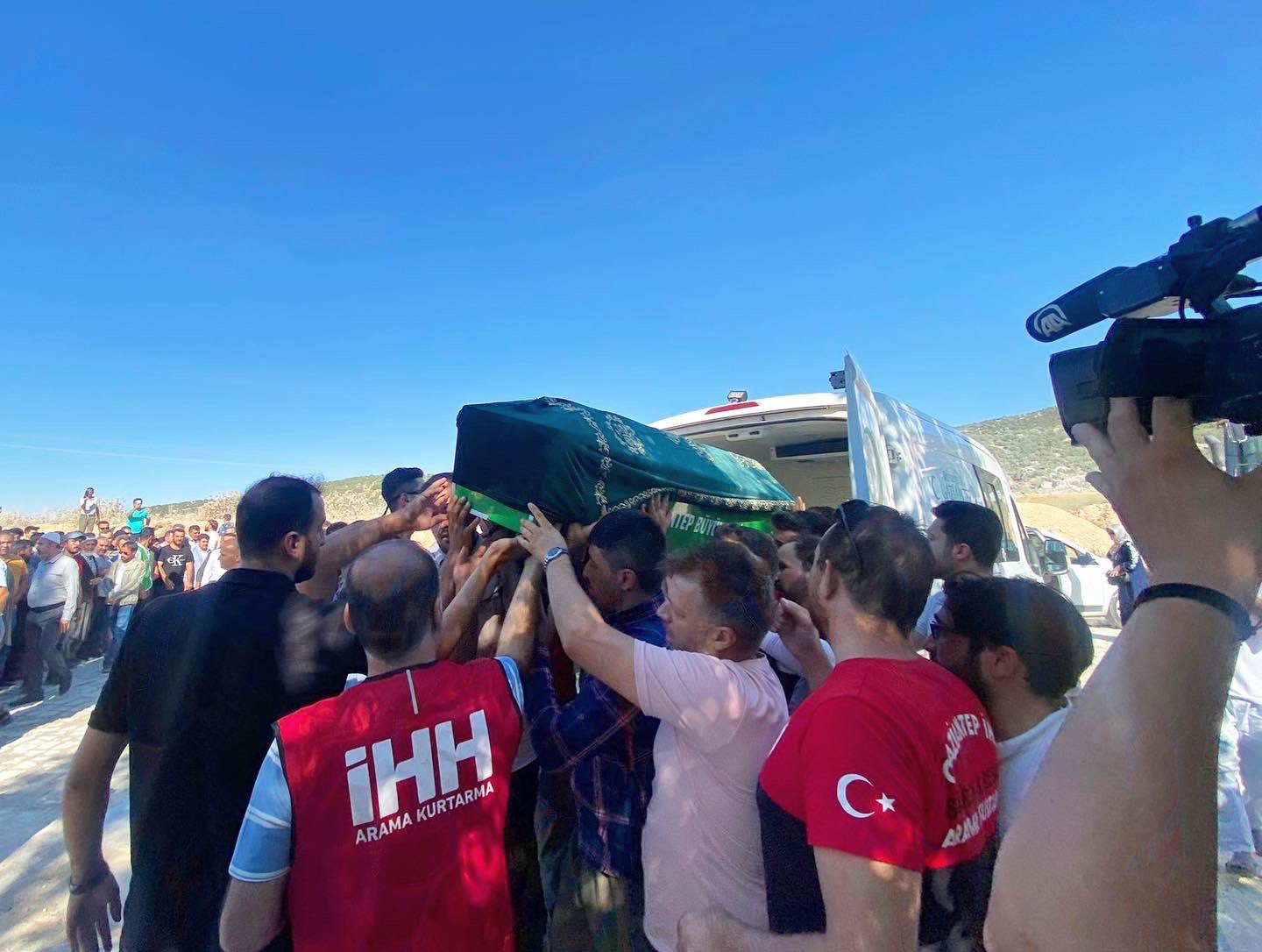 İHH Yardım Gönüllüsü Resul Çerezoğlu tekbirlerle toprağa verildi