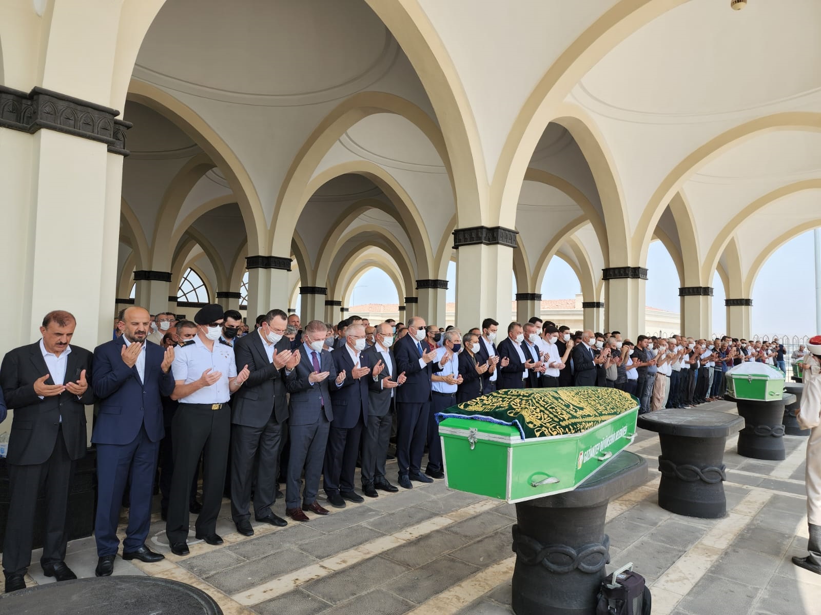 Topçuoğlu ve Özil Ailesinin Acı Günü  ‘Mehmet Demir Özil Dualarla Ebediyete Uğurlandı’