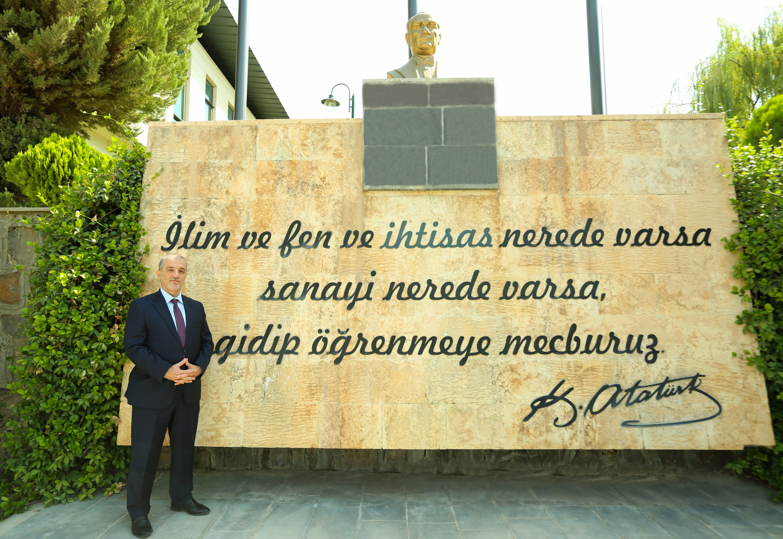 HKÜ Rektör’ü Dereli’nin “30 Ağustos Zafer Bayramı” Mesajı