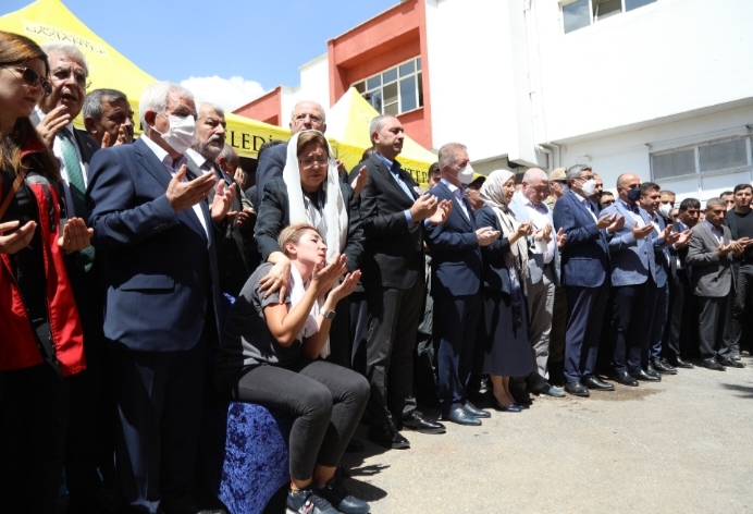 Gazi şehir Şehit itfaiye erlerini gözyaşlarıyla uğurladı