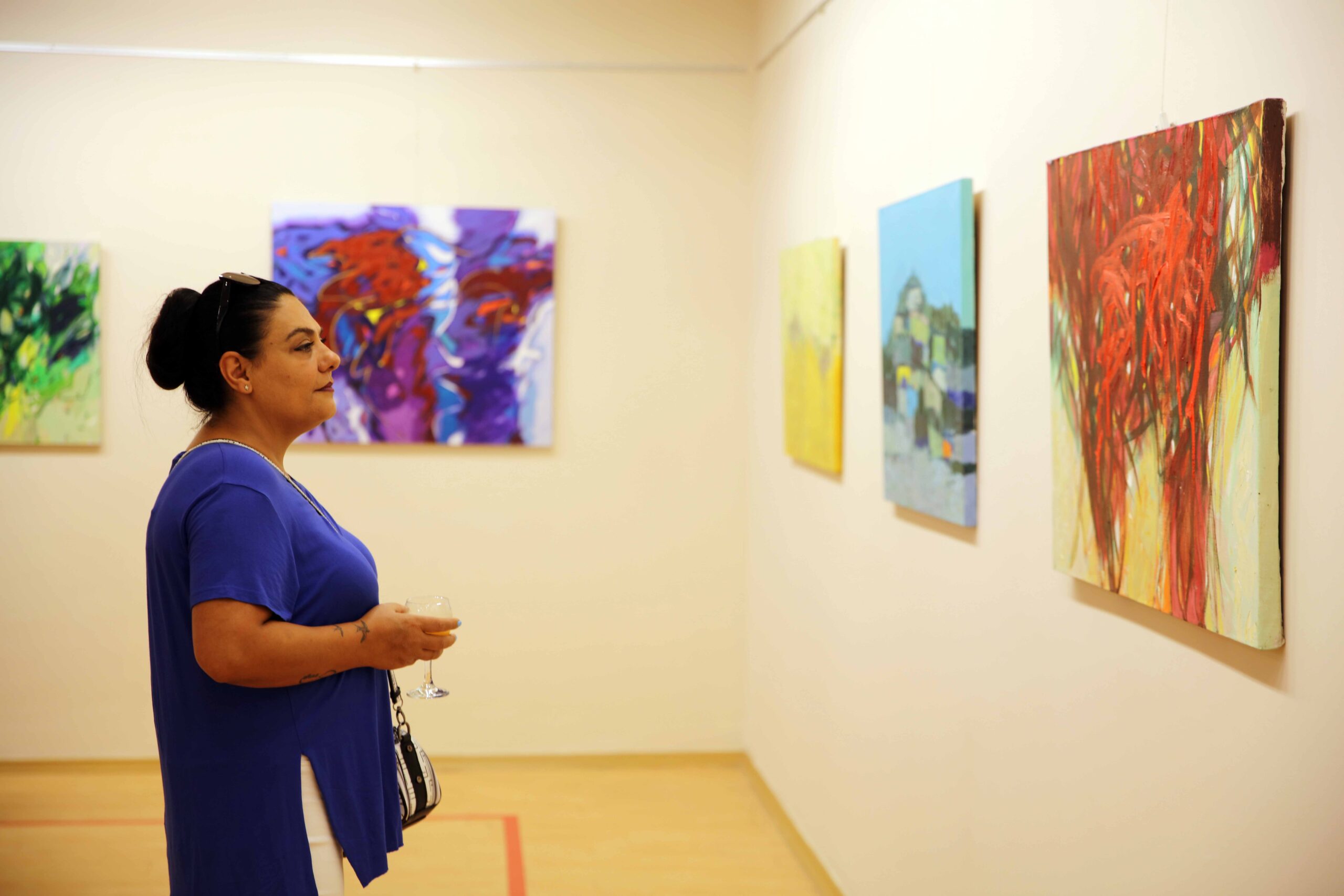 Ressam Durmuş’un, SANKO Sanat Galerisi’ndeki sergisi yoğun ilgi görüyor