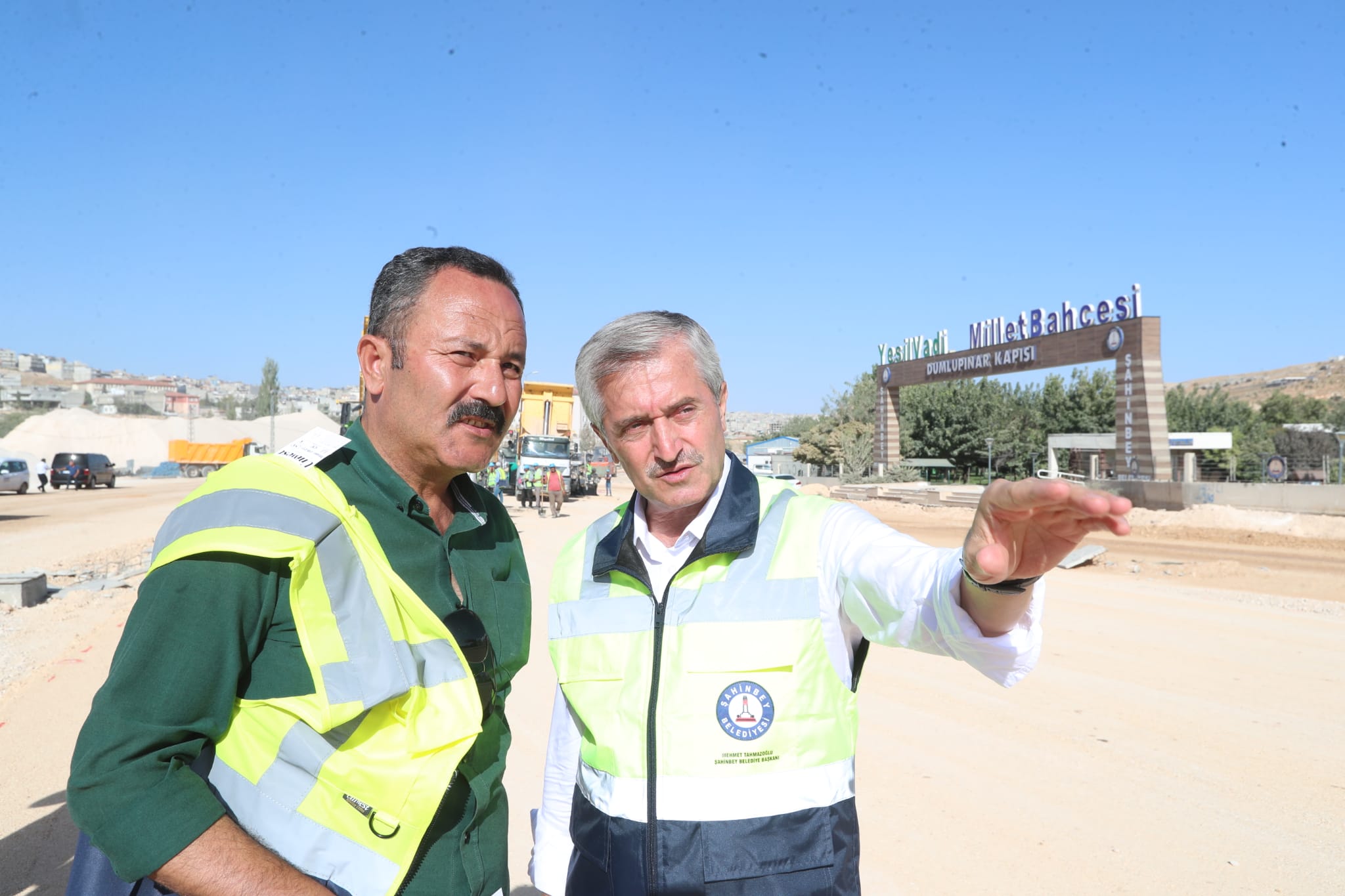 YEŞİLVADİ 3 KATLI KÖPRÜLÜ KAVŞAK ASFALTLANIYOR