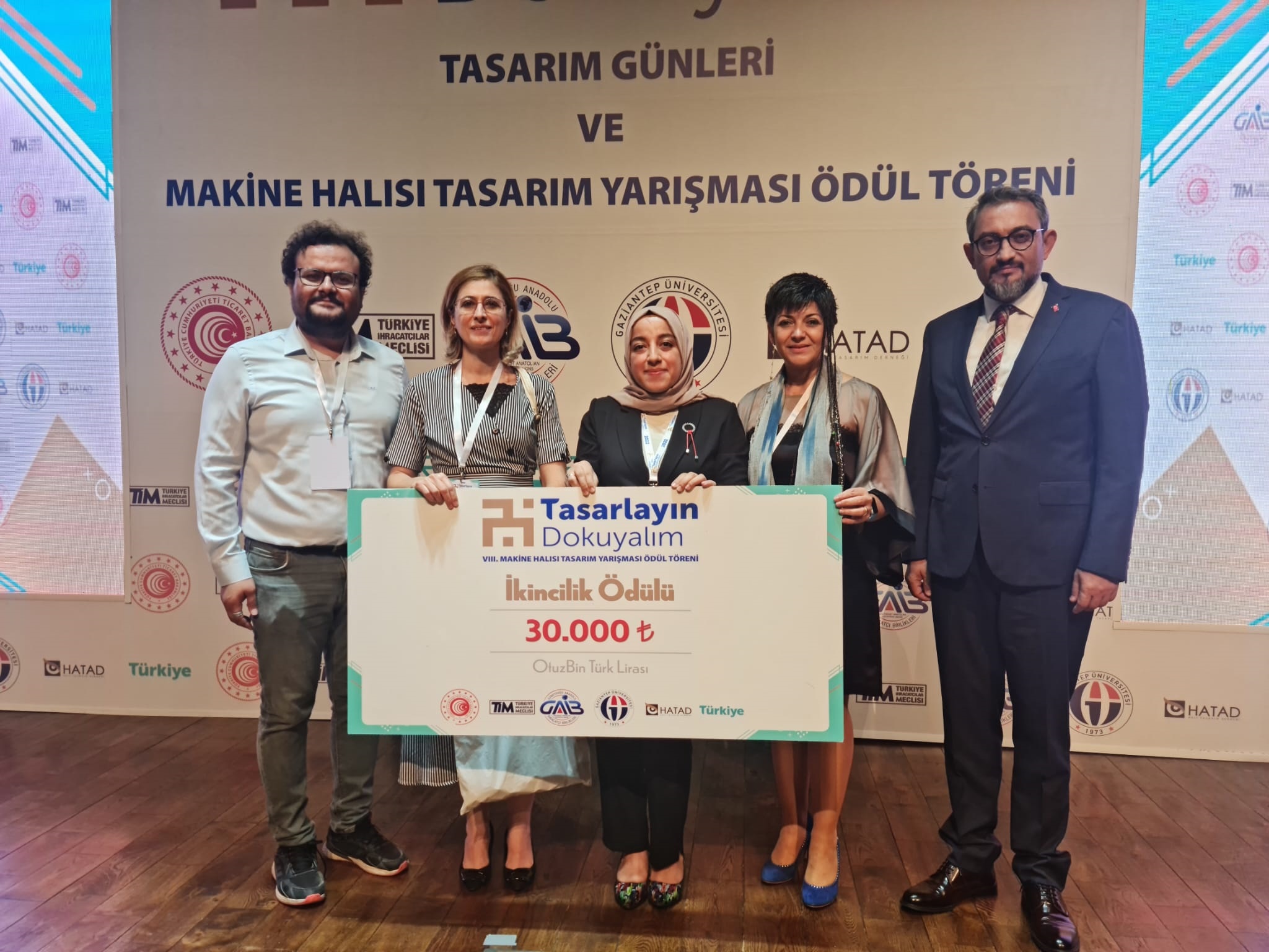 GAHİB’den, Halı tasarım öğrencisine büyük ödül