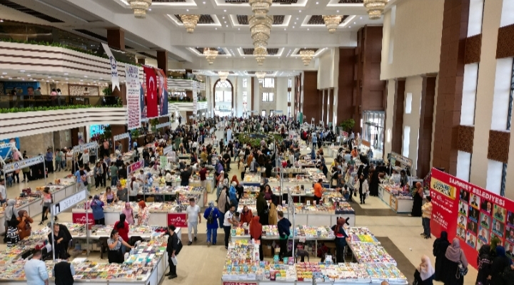 Şahinbey Belediyesi kitapseverleri fuarda buluşturuyor