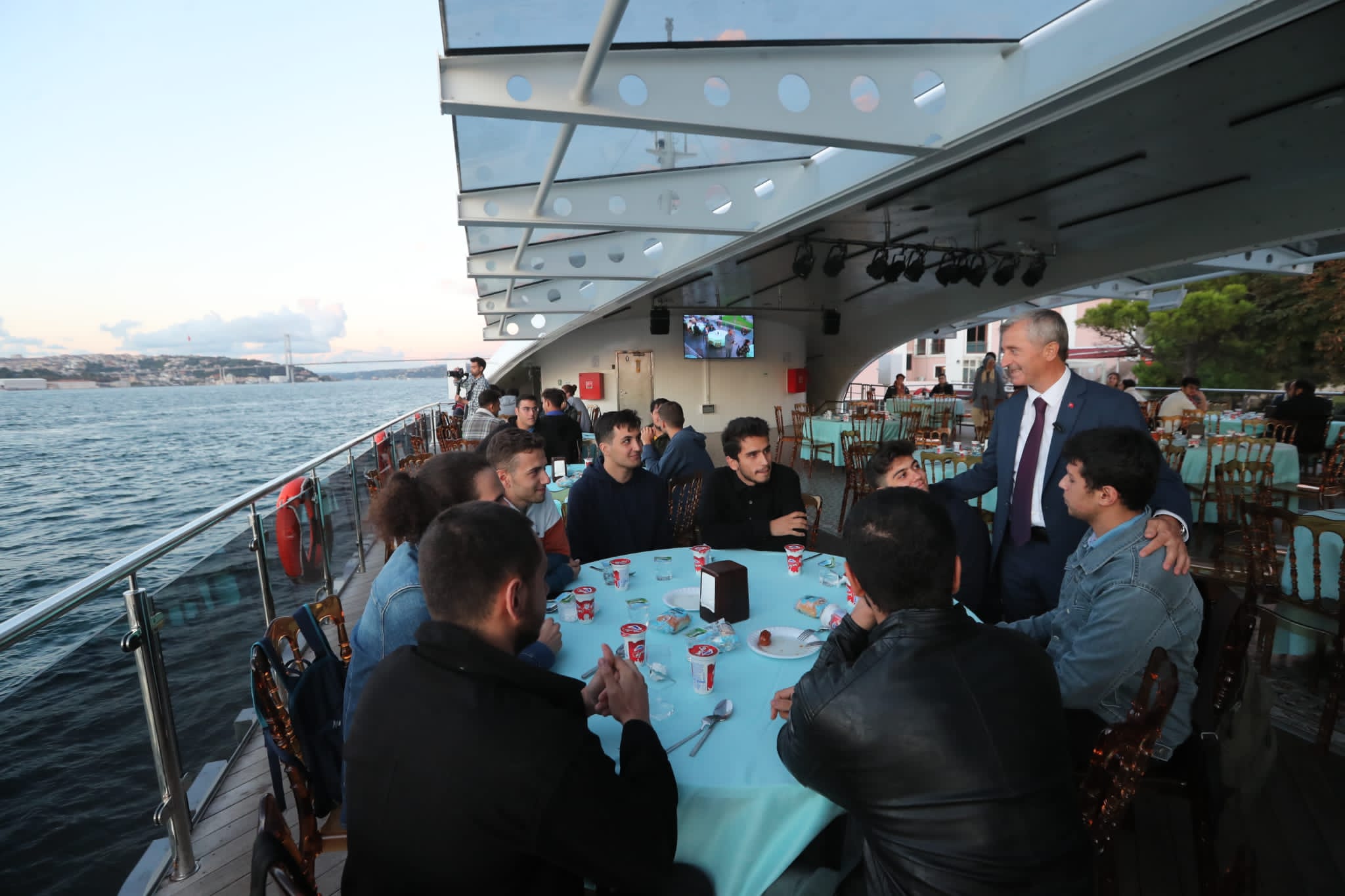 Şahinbey Belediye Başkanı Tahmazoğlu, İstanbul ve Ankara’da eğitim gören Şahinbeyli öğrencilerle bir araya geldi.