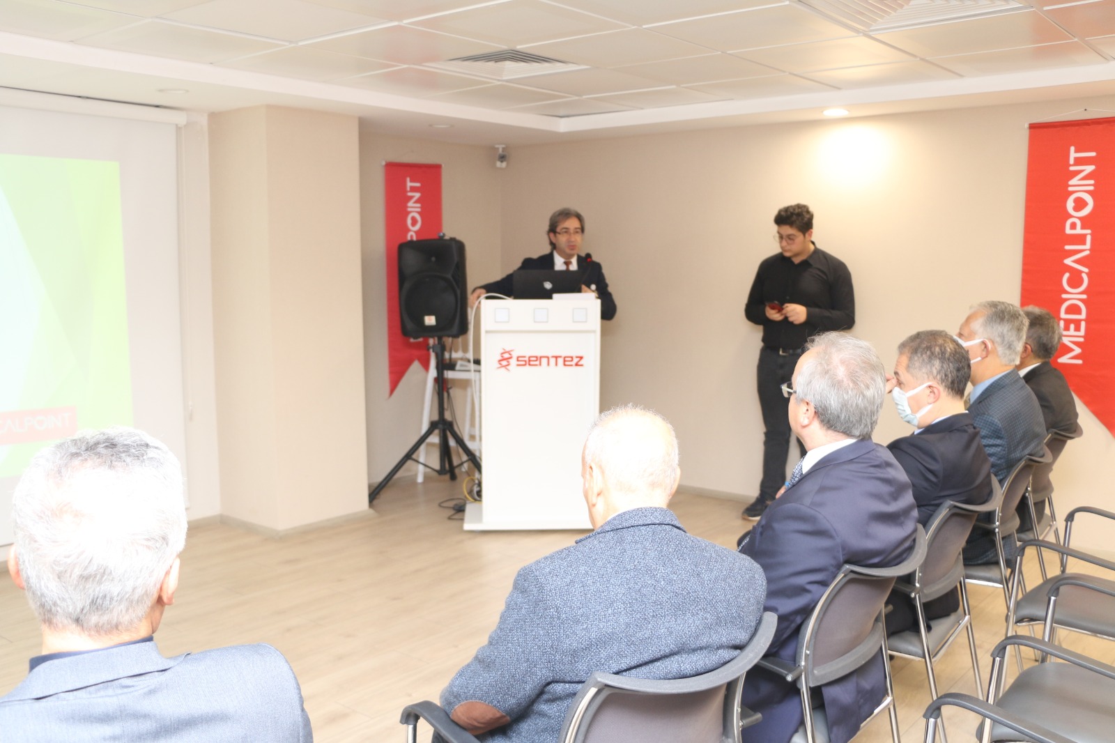 MEDICAL POINT GAZİANTEP HASTANESİ’NDE CANLI YAYIN İLE MİNİMAL İNVAZİV PROSTAT CERRAHİSİ