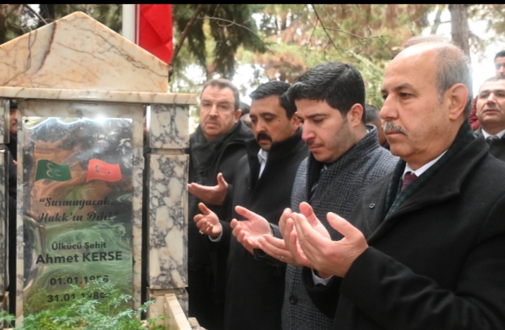 AHMET KERSE MEZARI BAŞINDA DUALARLA ANILDI