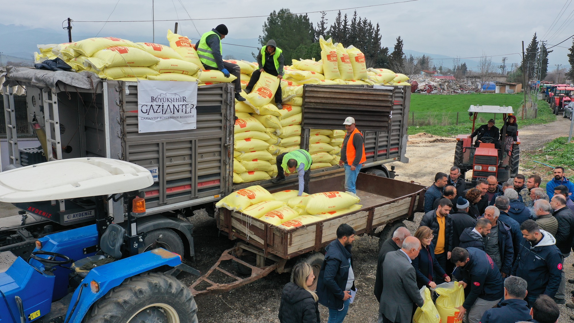 BÜYÜKŞEHİR’DEN ARPA VE BUĞDAY ÜRETİCİLERİNE GÜBRE DESTEĞİ