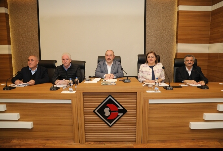 BAKAN VARANK, NURDAĞI VE İSLAHİYE’NİN EKONOMİSİNİ CANLANDIRMAK İÇİN GAZİANTEP BÜYÜKŞEHİR İLE ORTAK ÇALIŞILACAĞINI SÖYLEDİ