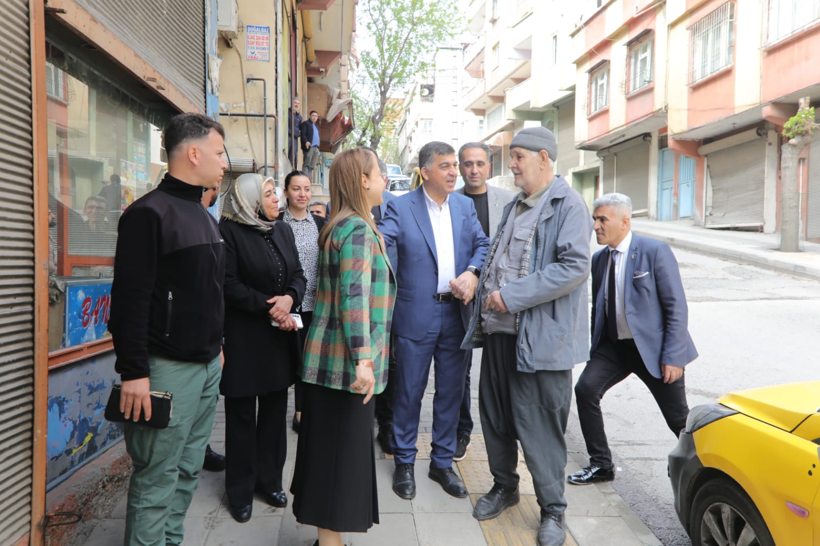 BAŞKAN FADILOĞLU, MİLLETVEKİLİ ADAYLARIYLA ESNAFI ZİYARET ETTİ