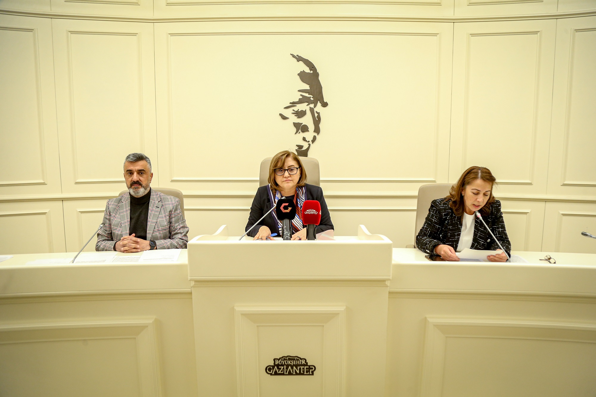 Büyükşehir Meclisinin gündeminde depremzedeler vardı!