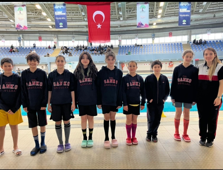 SANKO OKULLARI’NIN YÜZME BAŞARISI