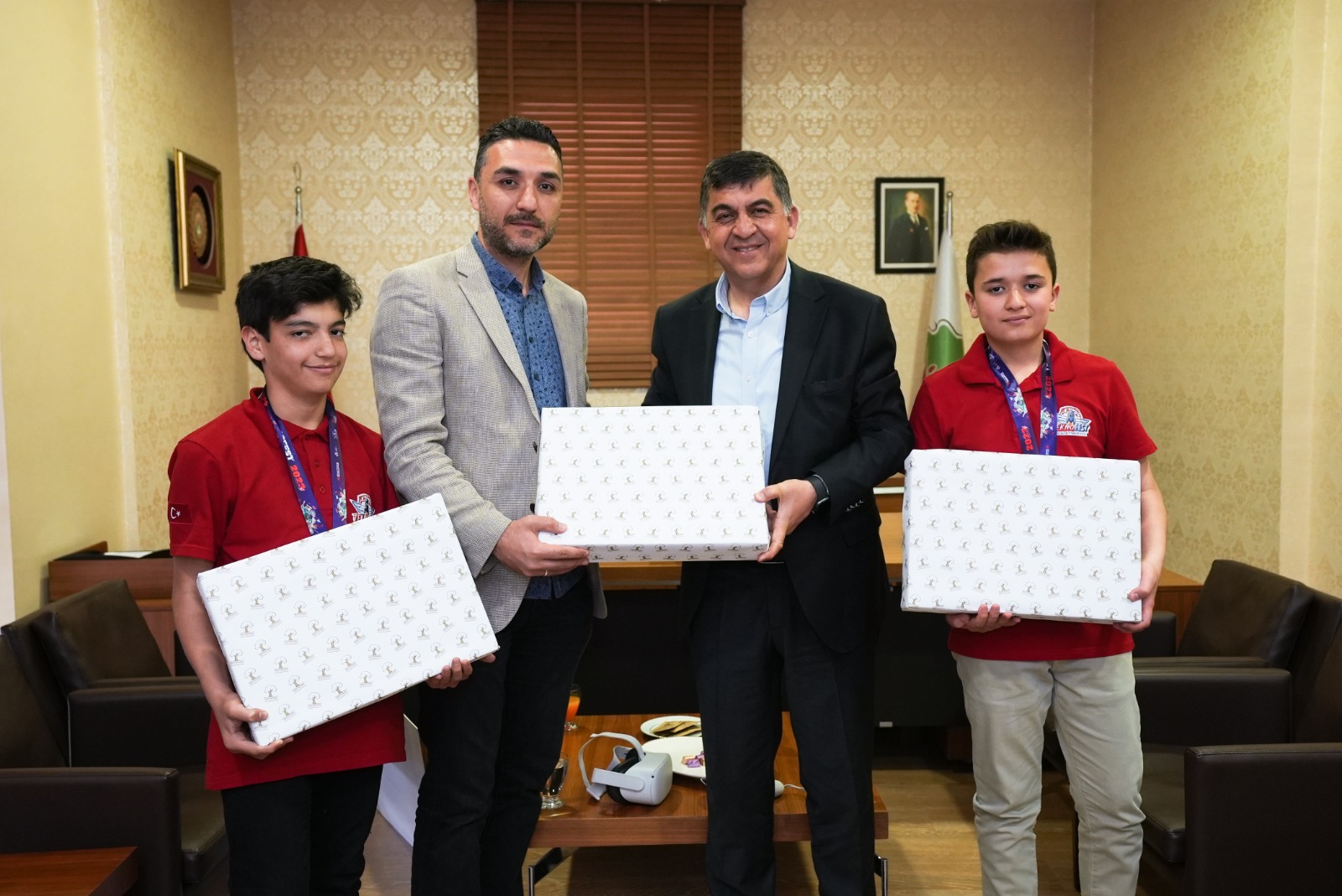 TEKNOFEST 2.’LERİ, BAŞKAN FADILOĞLU’NU ZİYARET ETTİLER   