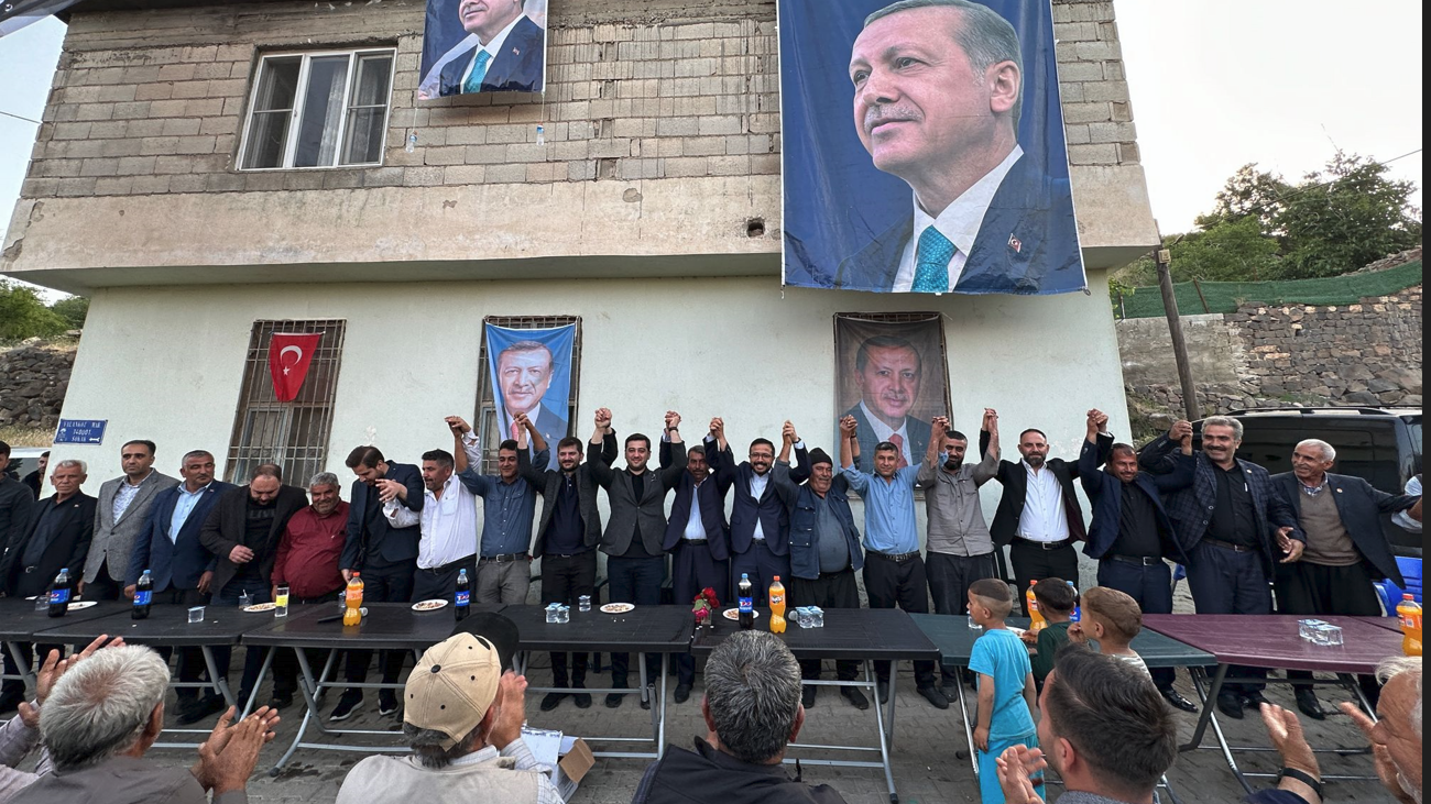 AK Parti’ye katılımlar sürüyor