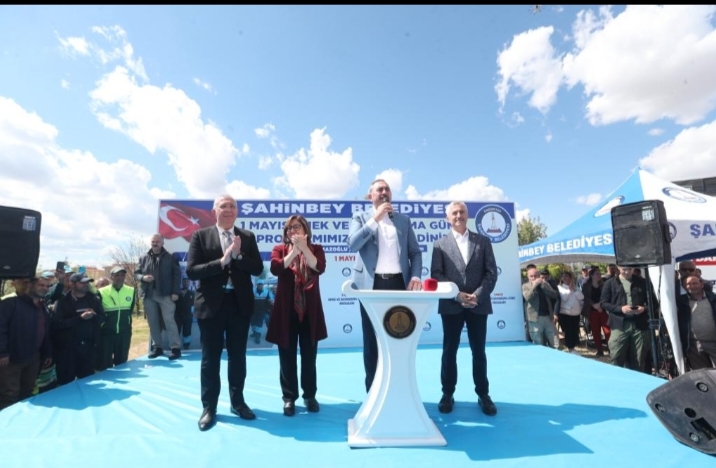 BAŞKAN TAHMAZOĞLU 1 MAYIS’I MESAİ ARKADAŞLARI İLE BİRLİKTE KUTLADI