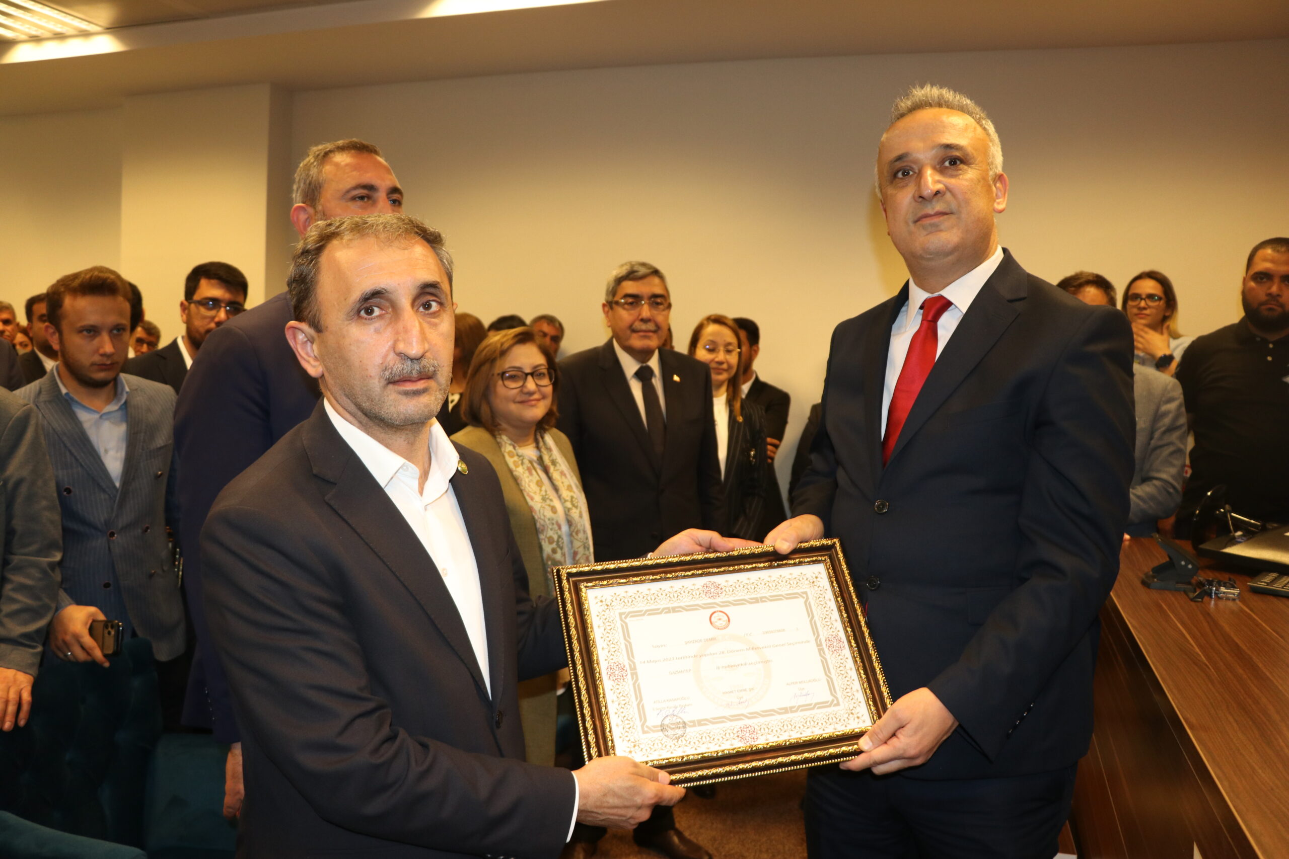 Gaziantep Milletvekili Şehzade Demir, mazbatasını aldı