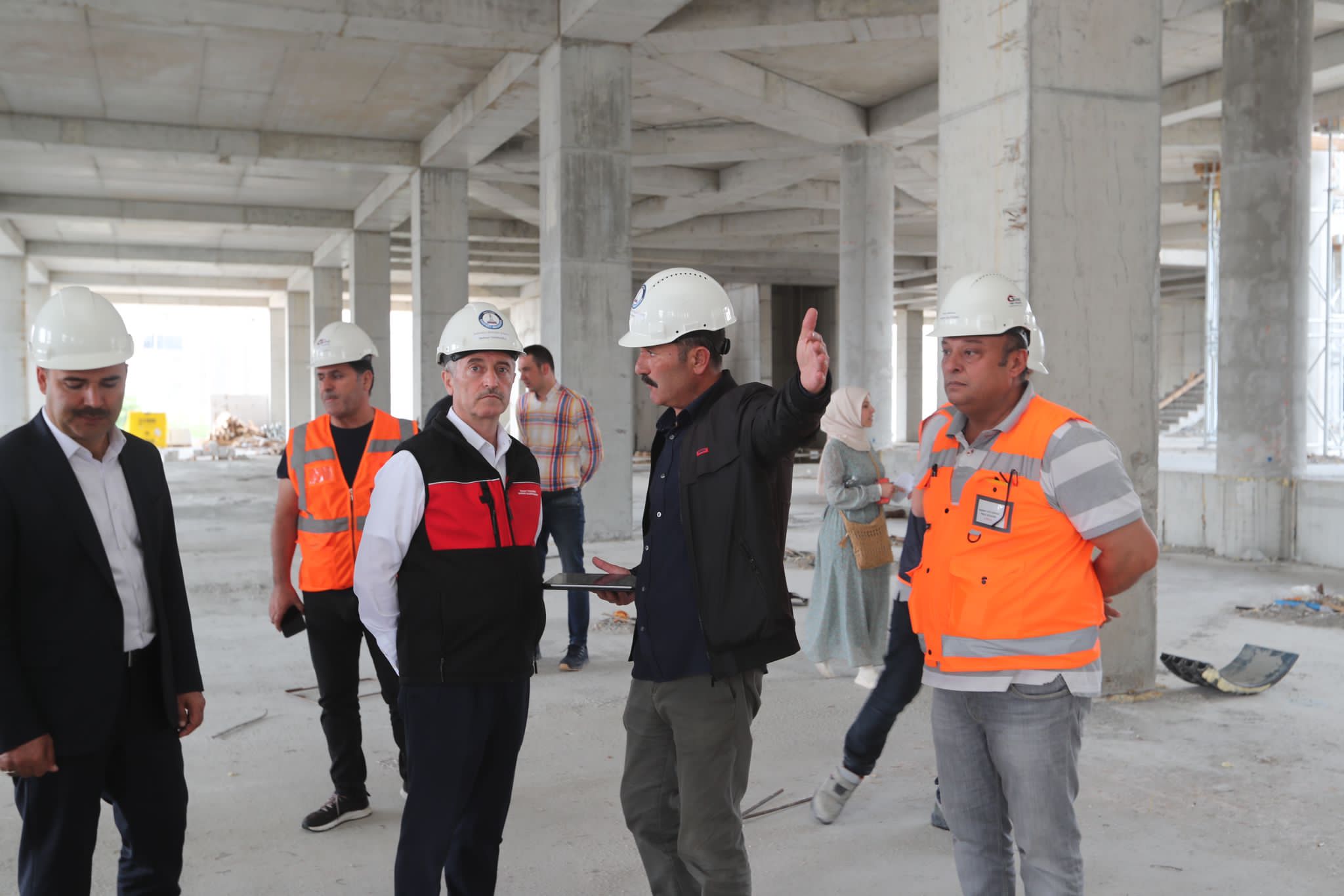 ŞAHİNBEY MİLLET KÜTÜPHANESİ HIZLA YÜKSELİYOR