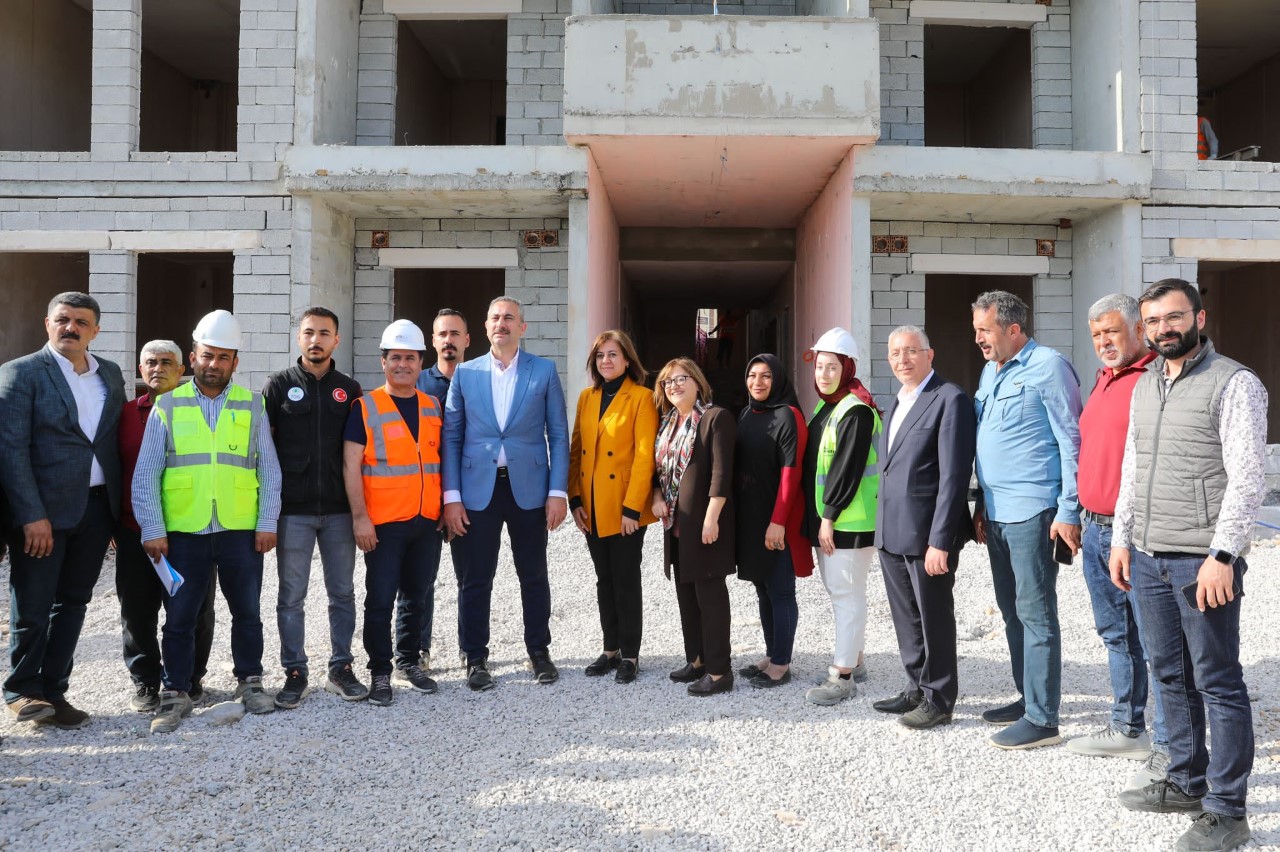 AK PARTİ GAZİANTEP MİLLETVEKİLİ ADAYI ABDULHAMİT GÜL, İSLAHİYE’DE YENİ SANAYİ ALANININ BELİRLENDİĞİ MÜJDESİNİ VERD