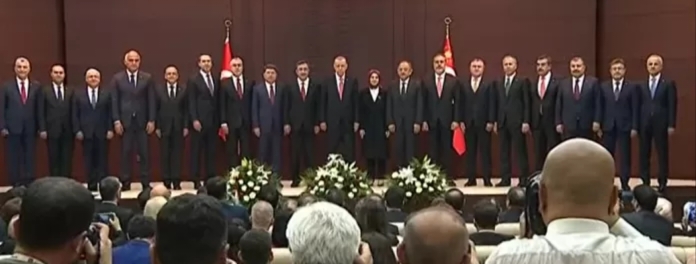 Cumhurbaşkanı Erdoğan yeni kabineyi açıkladı! Sürpriz isimler var