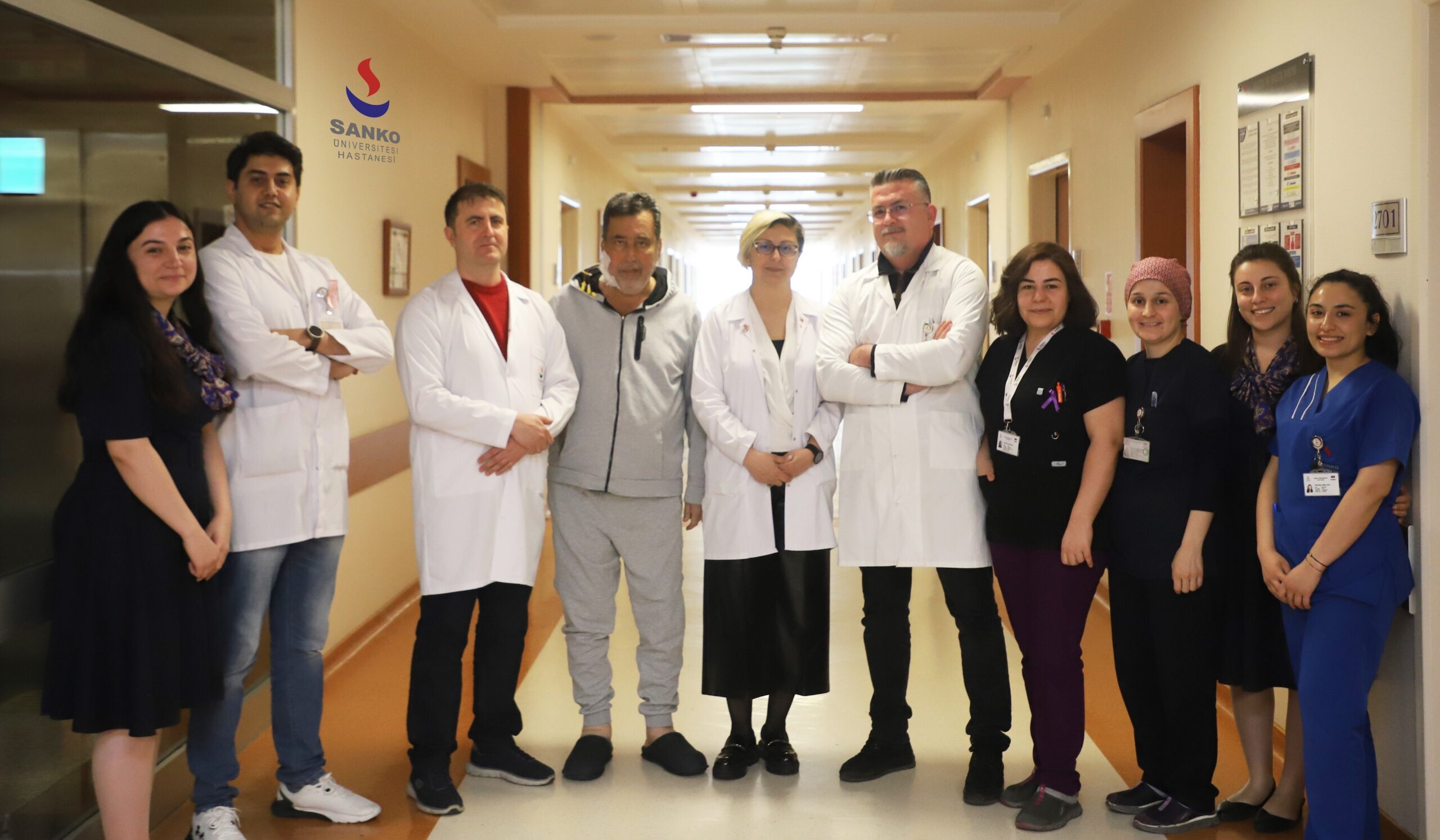 SANKO ÜNİVERSİTESİ HASTANESİNDE KADAVRADAN BÖBREK NAKLİ YAPILAN POLİKİSTİK BÖBREK HASTASI YENİDEN HAYATA TUTUNDU