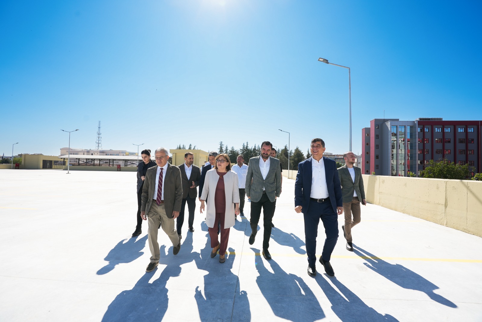 15 TEMMUZ OTOPARK VE TİCARİ ÜNİTE KOMPLEKSİ TAMAMLANDI   