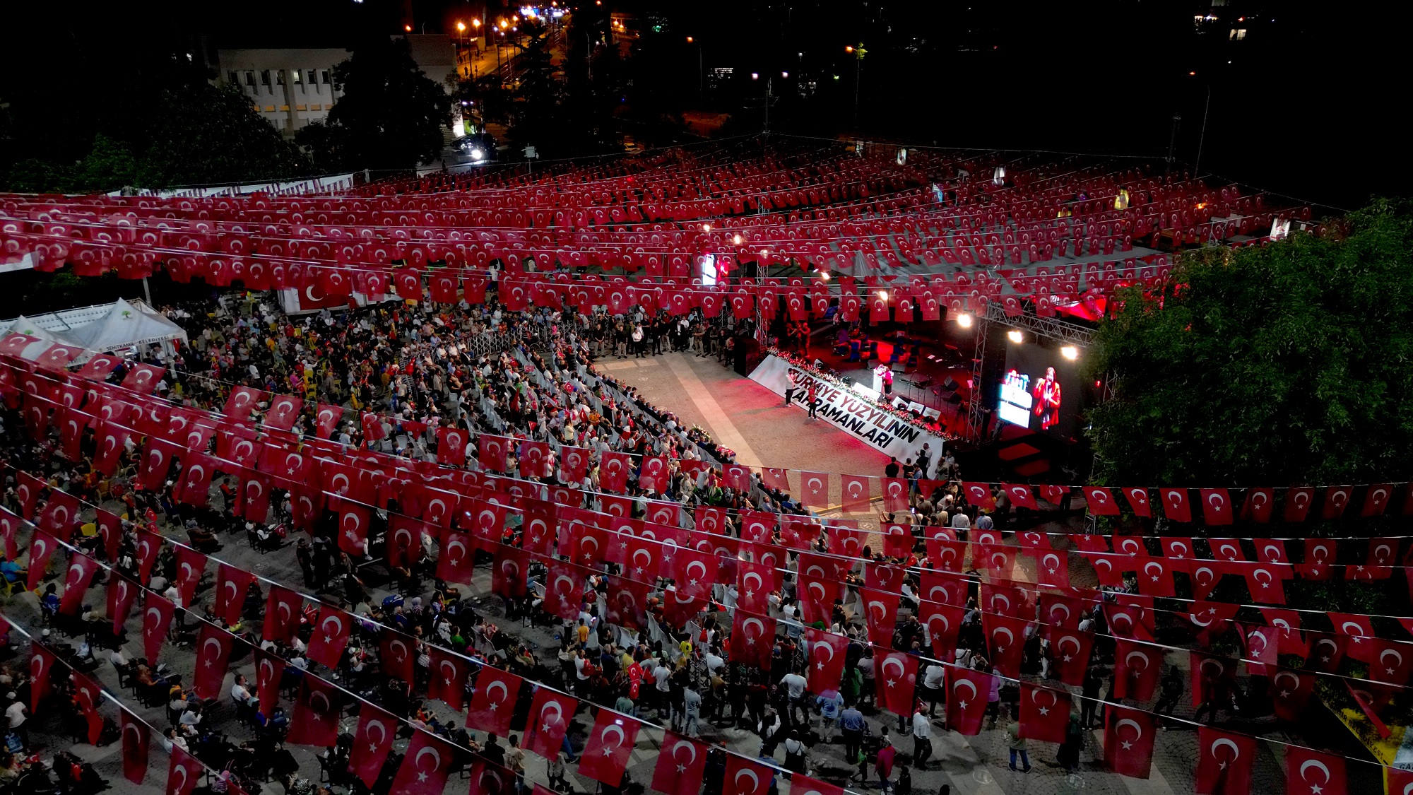GAZİ ŞEHİR, 15 TEMMUZ’DA YİNE TEK YÜREK OLDU, DEMOKRASİ MEYDANI’NI DOLDURDU