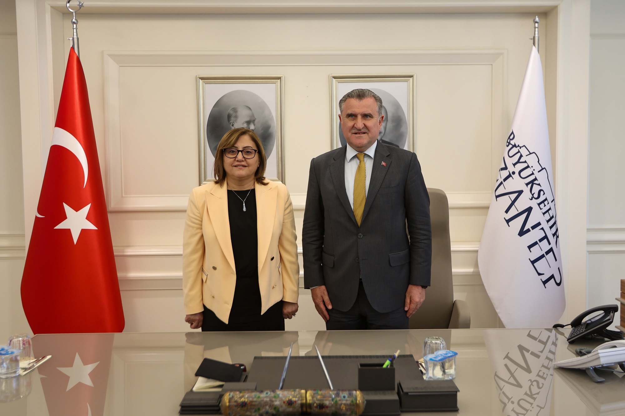 GENÇLİK VE SPOR BAKANI BAK, BAŞKAN ŞAHİN’İ ZİYARET ETTİ   