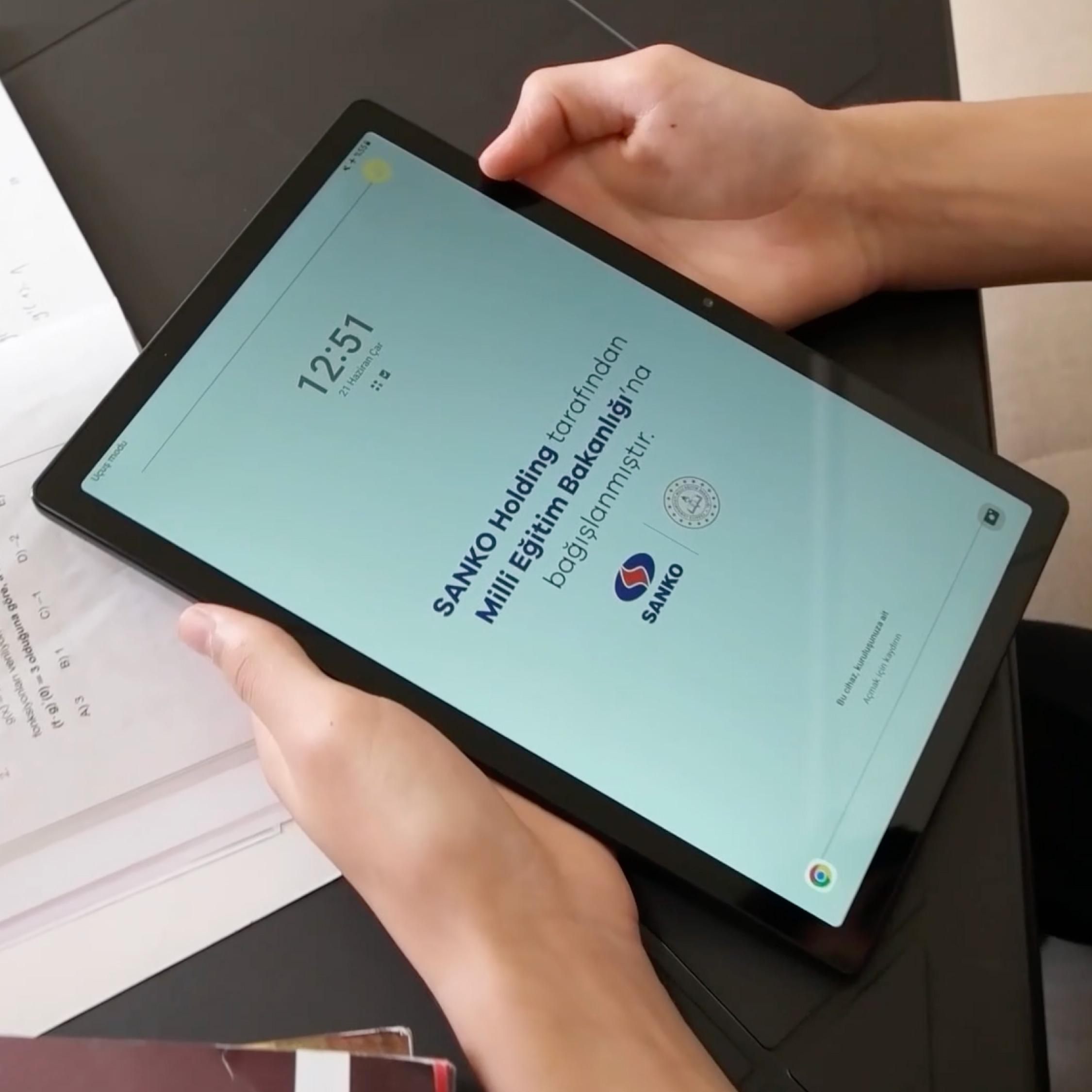 SANKO HOLDİNG DEPREMDEN ETKİLENEN ÖĞRENCİLERE 5 BİN ADET TABLET BAĞIŞLADI