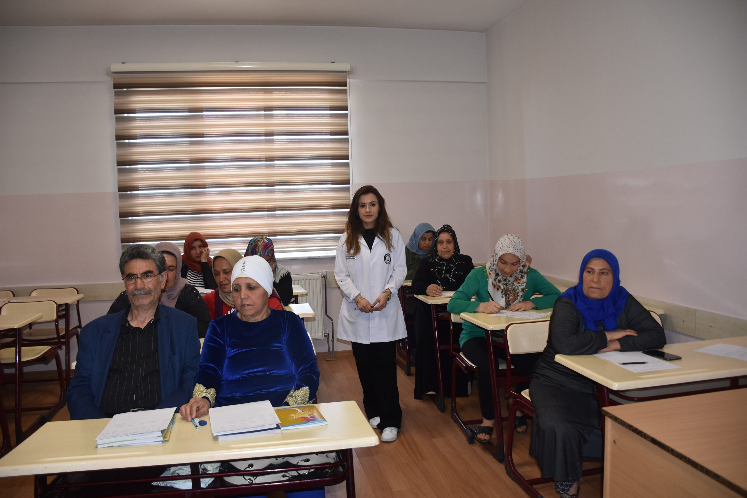 ŞAHİNBEY BELEDİYESİ TESİSLERİNDE OKUMA YAZMA ÖĞRENİYORLAR