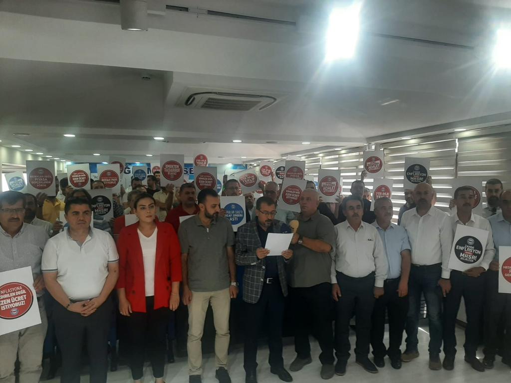 Memur-Sen Gaziantep Şubesi’nden basın açıklaması: “REFAH PAYI İÇEREN GERÇEKÇİ TEKLİF BEKLİYORUZ”