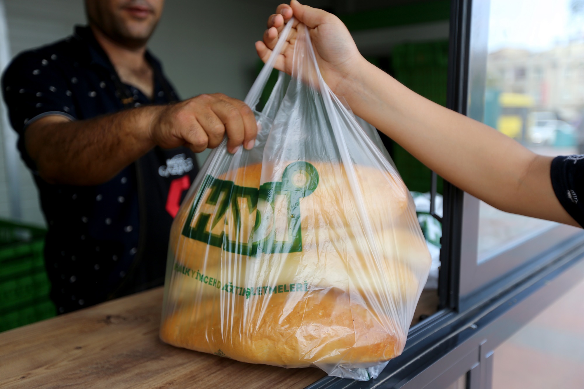 GAZİANTEP BÜYÜKŞEHİR, EKMEK FİYATLARINDA İNDİRİME GİTTİ!