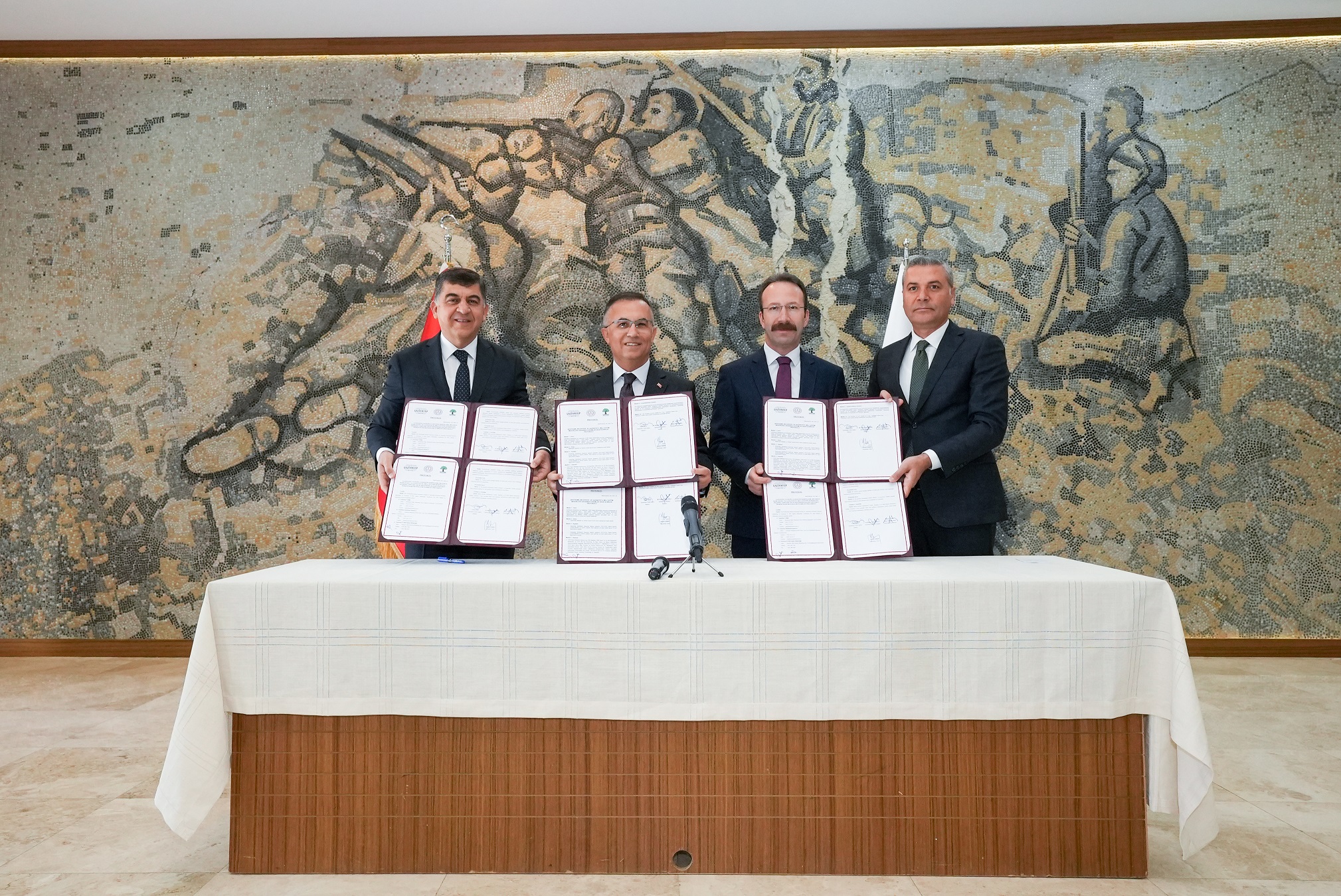 ŞEHİTKAMİL BELEDİYESİ, BU YIL DA ÖĞRENCİLERE DESTEĞİNİ SÜRDÜRDÜ