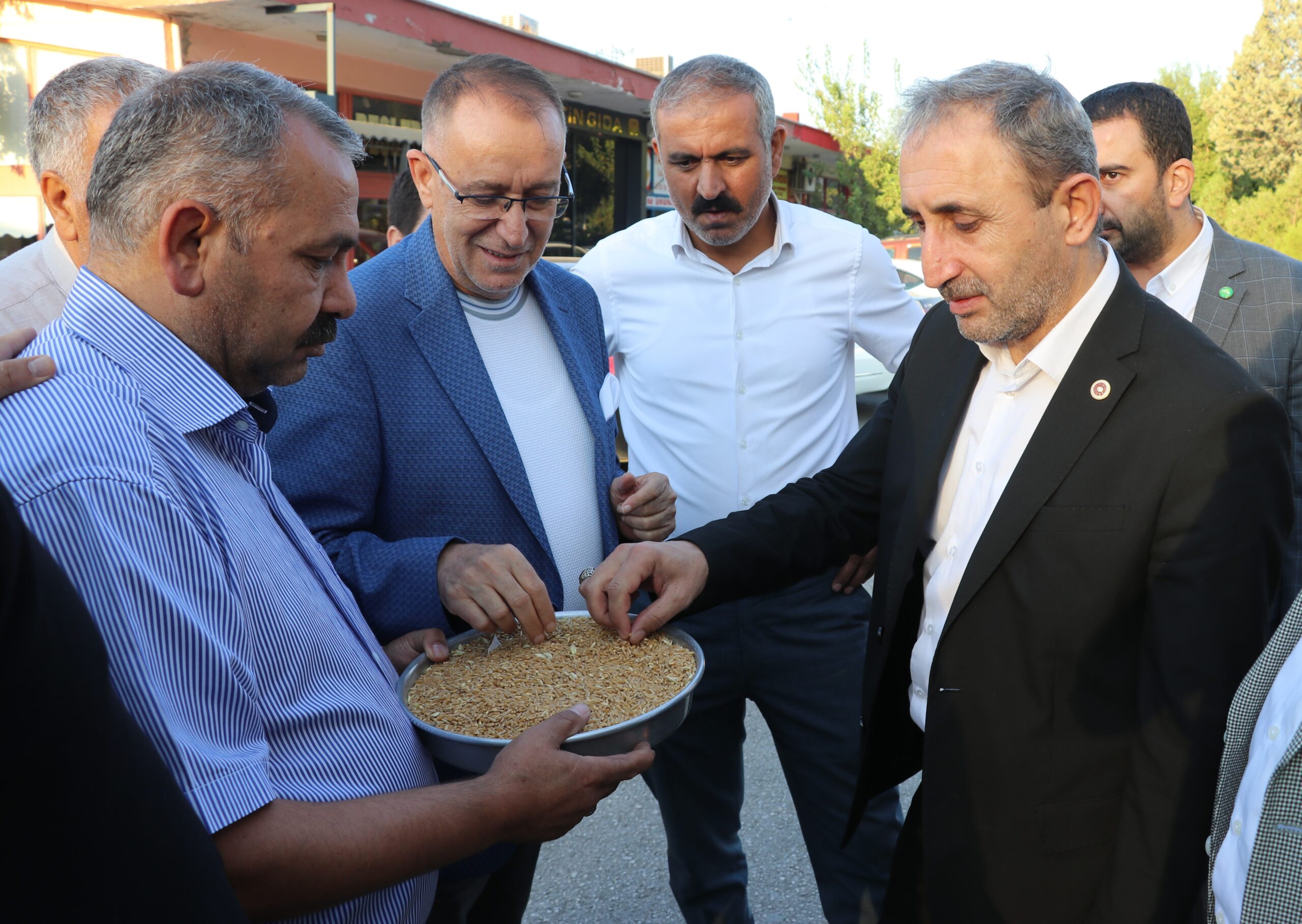 HÜDA PAR Gaziantep Milletvekili Demir, buğday satışına katıldı