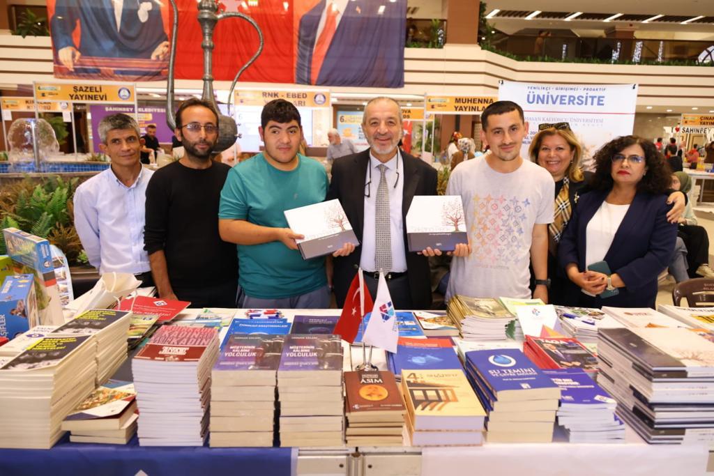 HKÜ, Şahinbey Kitap Günleri’nde Kitap Tutkunları ile Buluştu