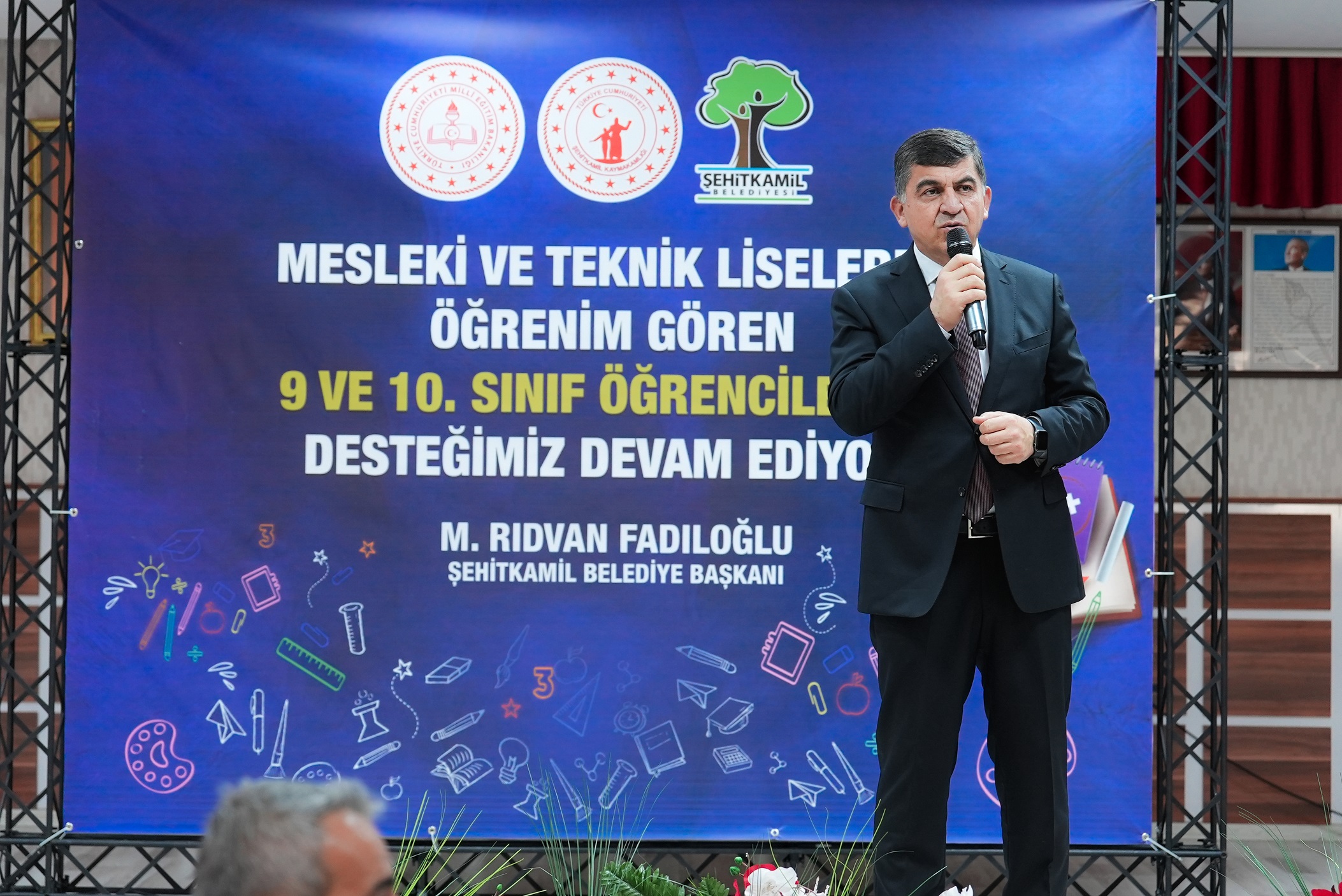 ŞEHİTKAMİL’DEKİ ÖĞRENCİLERİN HESABINA NAKDİ DESTEK YATIRILDI