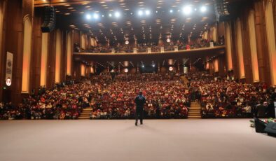 ŞAHİNBEY BELEDİYESİ ALPER GEZERAVCI’YI GAZİANTEPLİ ÖĞRENCİLERLE BULUŞTURDU