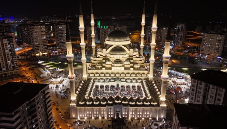 KADİR GECESİ’NDE ŞAHİNBEY MİLLET CAMİ DOLDU TAŞTI